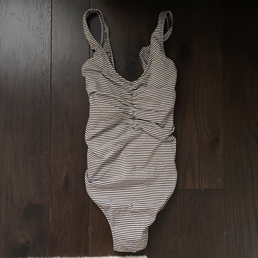 Pez D’Or Maternity Swimsuit - Picture 4 of 9